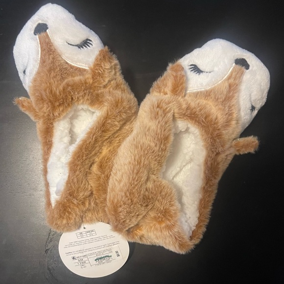 NWT fox slipper socks with grippers - Picture 2 of 5